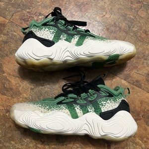 Adidas Trae Young J Kids Basketball Sneaker Size 5.5